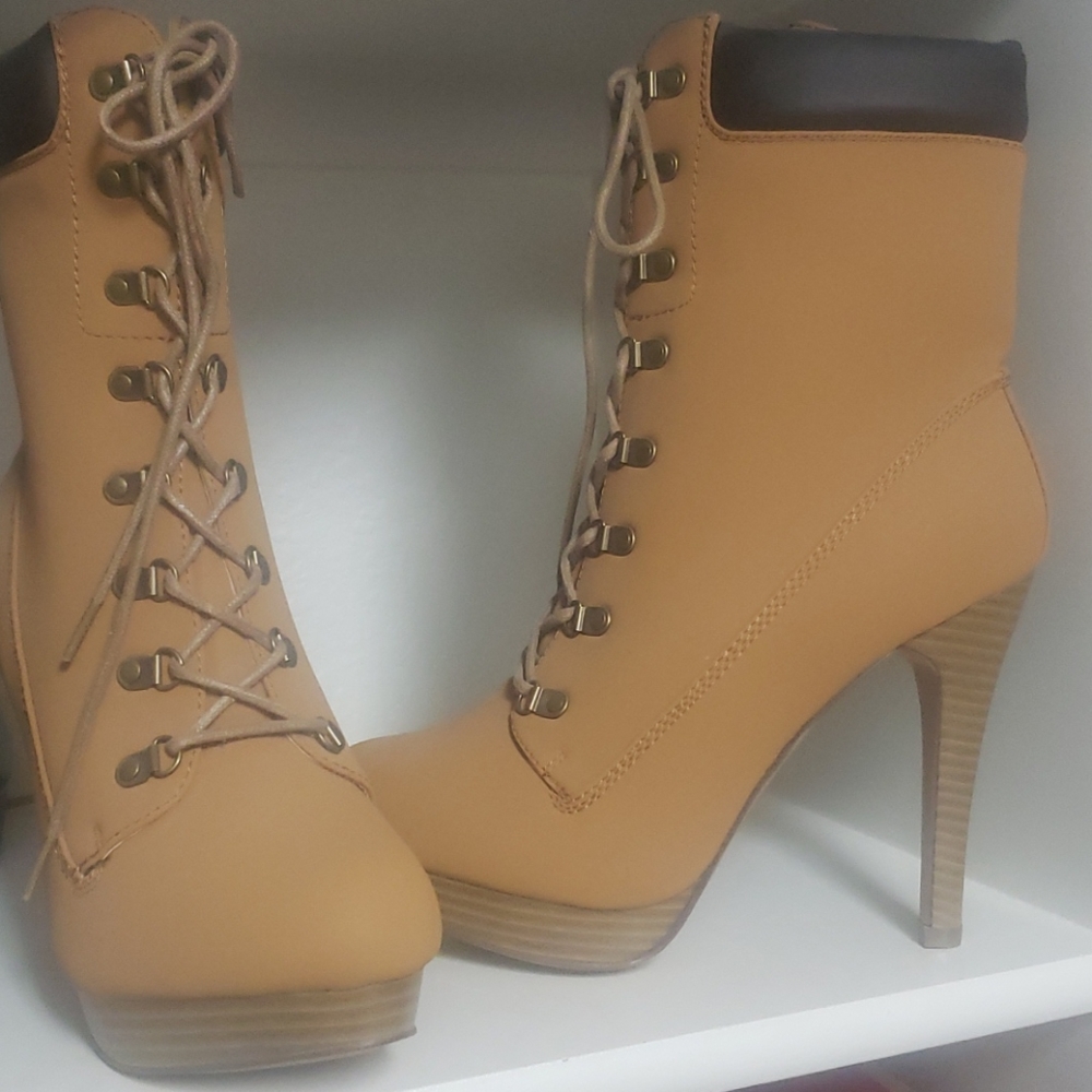 High heel boots